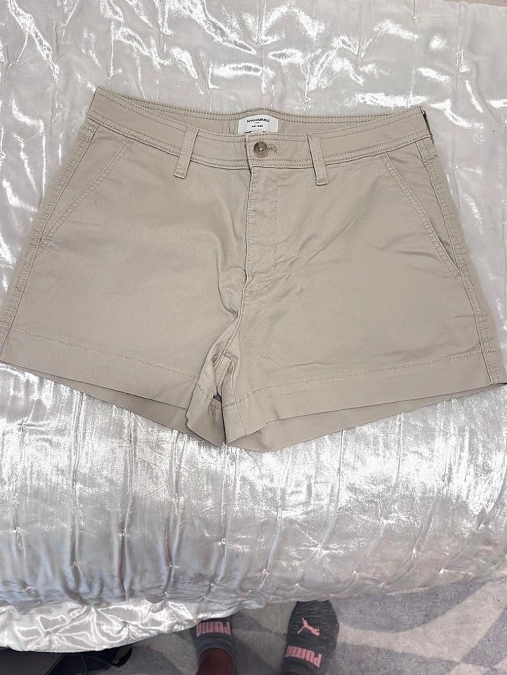 Banana Republic Women's Mid-Rise Bermuda Shorts Size 10 Like New